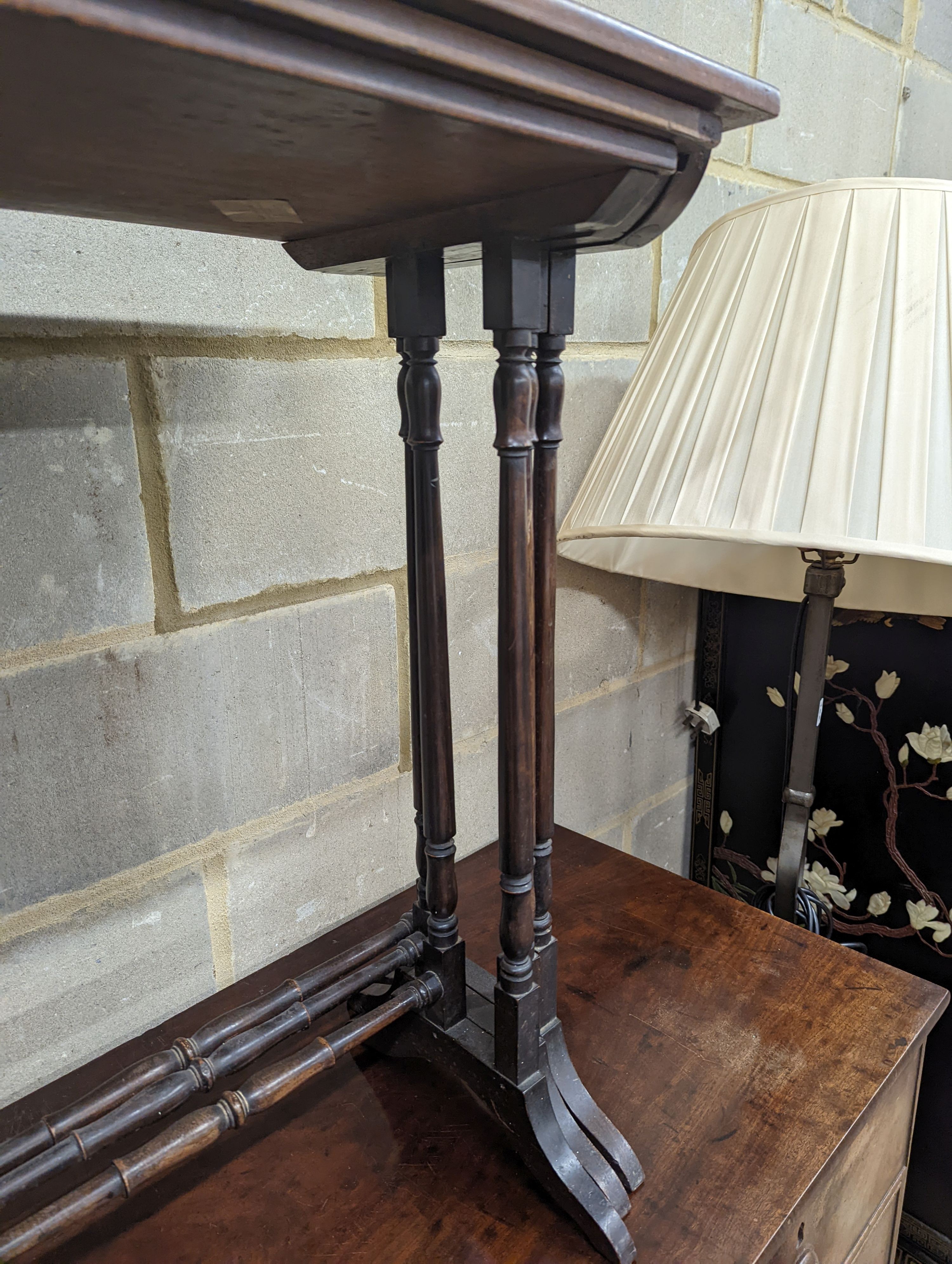 A nest of three Edwardian rectangular mahogany tea tables, width 52cm, depth 38cm, height 71cm